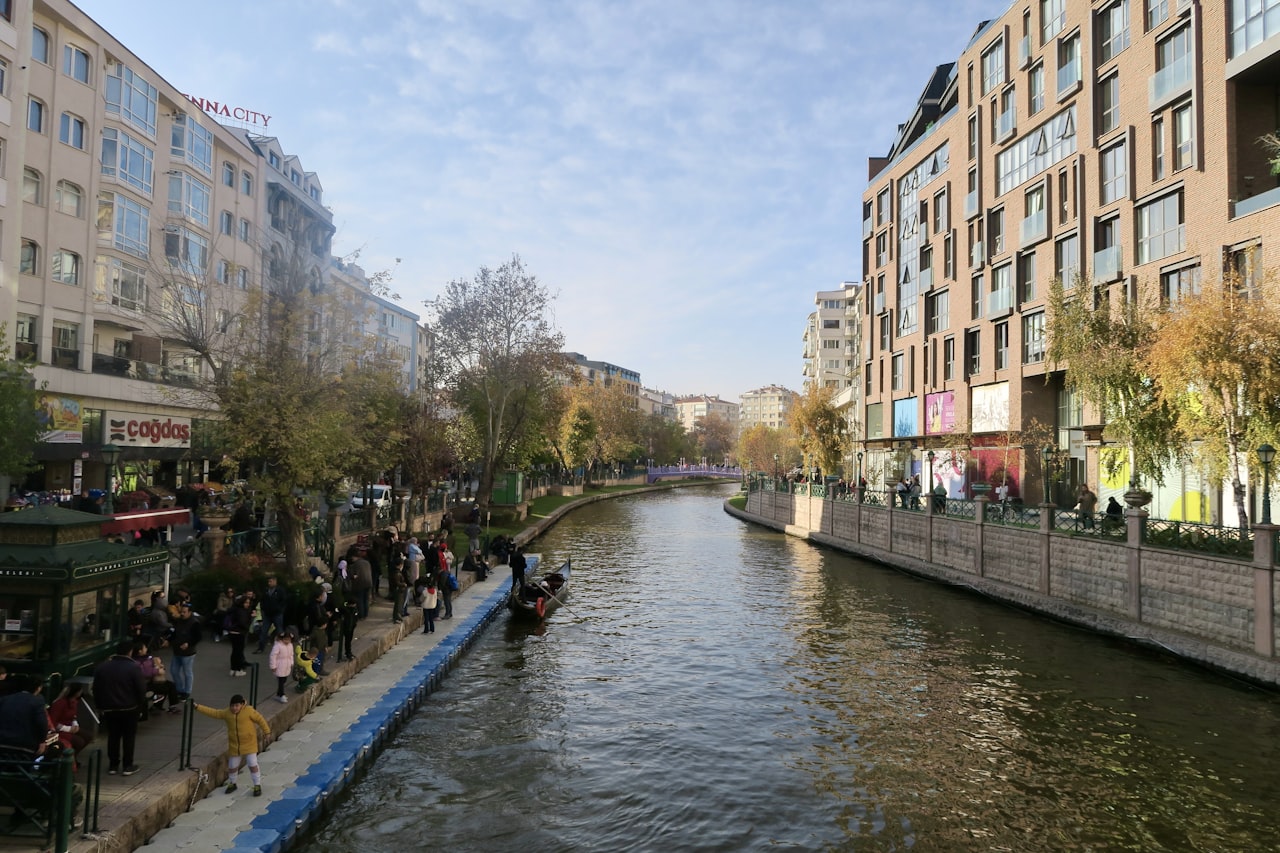 Eskişehir Porsuk Çayı kıyısı ve çevresindeki işletmeler